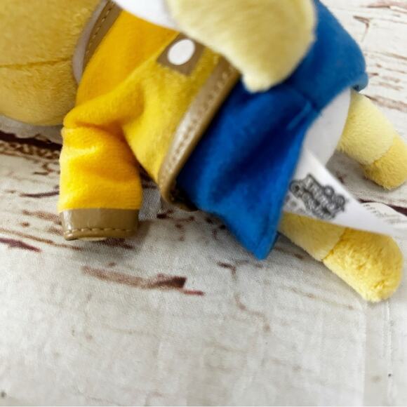 ANIMAL CROSSING Isabelle Plush 9” - Picture 4 of 6